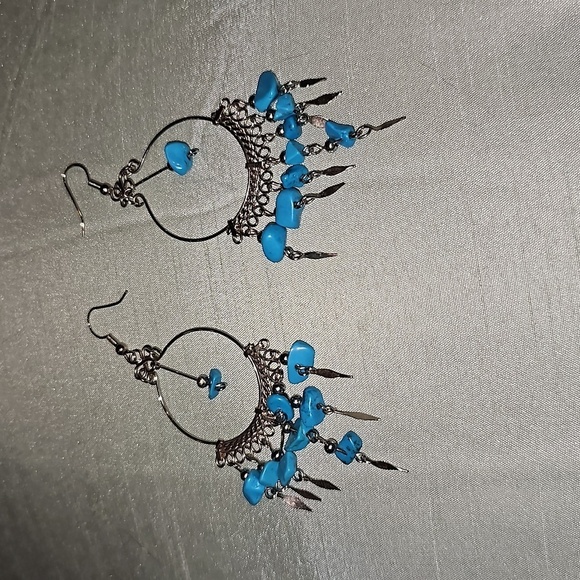 Turqoise and Silver Leaf Hoop Earrings. Excellent shape! - Picture 5 of 8